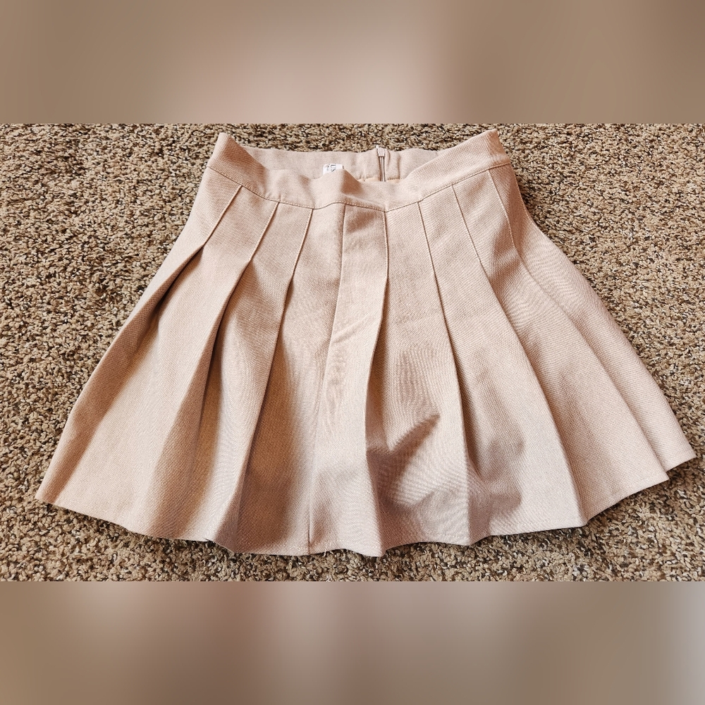 💙Brandy Melville Tan Pleated Skirt